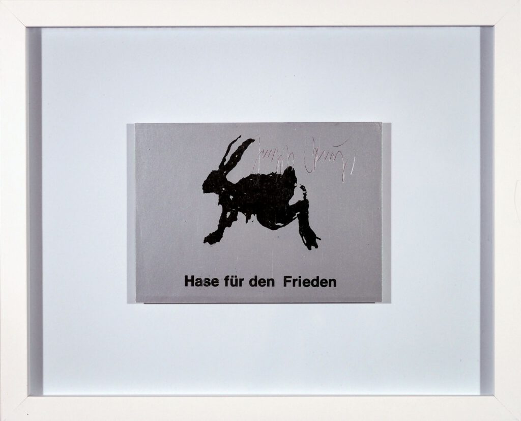 Joseph Beuys signierte Postkarte: "Hase für den Frieden“